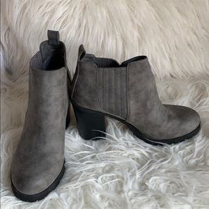Women’s 8 Sam and Libby Chunky Boots